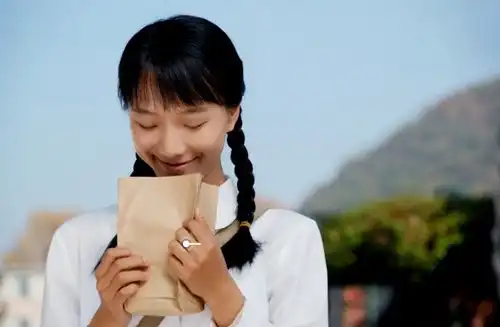 周冬雨演活了爱情,山楂树之恋最是纯真,后来最是现实
