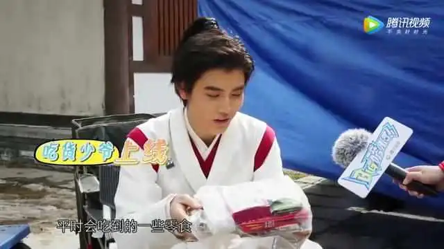 将夜宋伊人开工垫3片鞋垫,陈飞宇更离谱,他居然带酱油