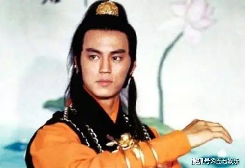 港台男星今昔,成龙让人心疼,李连杰不敢认,苗侨伟帅到老
