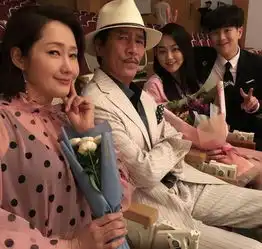 德鲁纳酒店满月社长ig暴风更新花絮照,跟剧中角色们告别