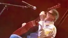 李宗盛我越过山丘,只为寻找一个可以倾诉的女孩
