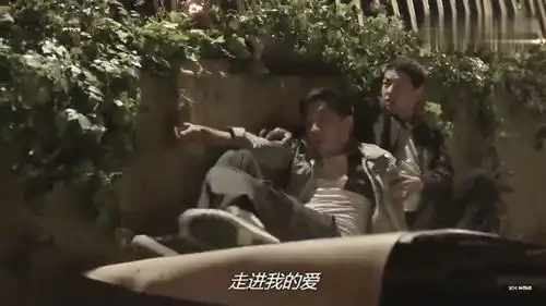 太阳的后裔徐大荣被士兵追的到处乱窜,场面一度搞笑
