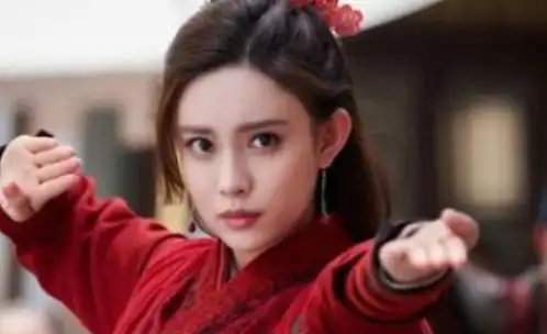 金庸笔下最失败的2个角色,删也不能删,他只好将两人合成一个人