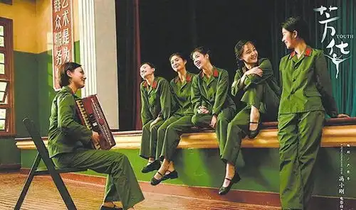 冯小刚钦点的三美,都因芳华而走红,如今差距却如此之大
