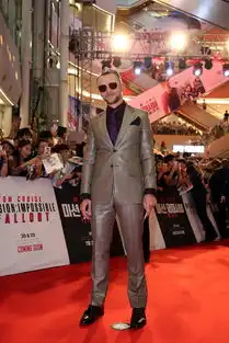 电影碟中谍6全面瓦解韩国首映主演齐比心