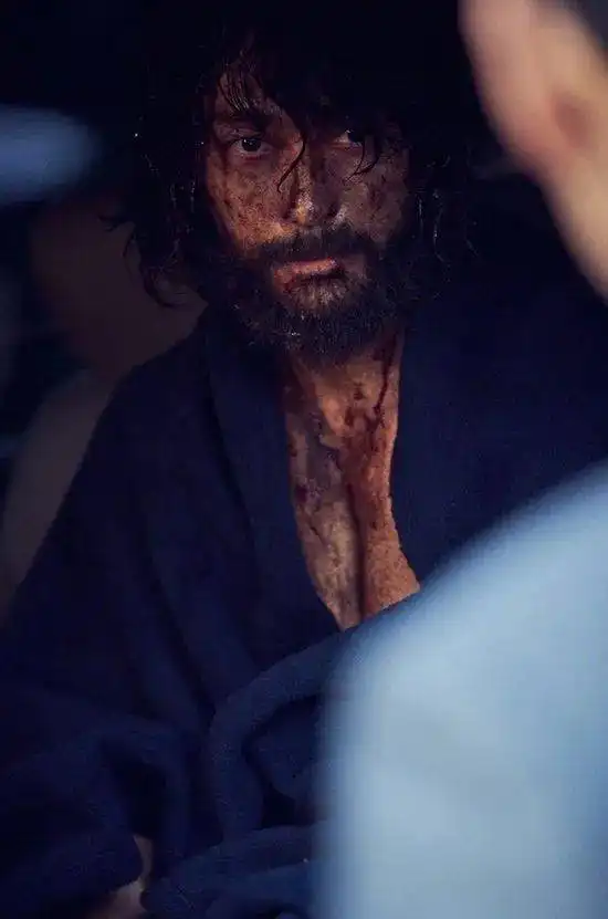 mbc新水木剧黑色太阳公开南宫珉充满野性的剧照
