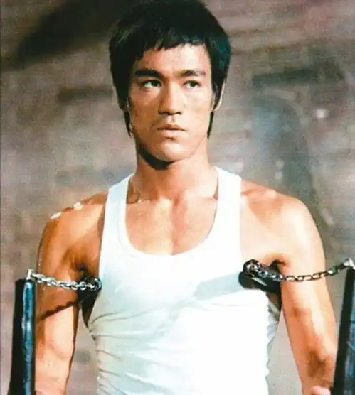 世界拳王帕奎奥,身高和李小龙差不多,身手却比不过李小龙
