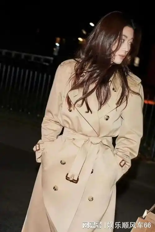 全智贤穿burberry风衣参加时装秀同款风衣梦回星你千颂伊