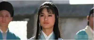 3岁乞讨,13岁做舞女,多次自杀未遂的她凭啥活成章子怡心中的神
