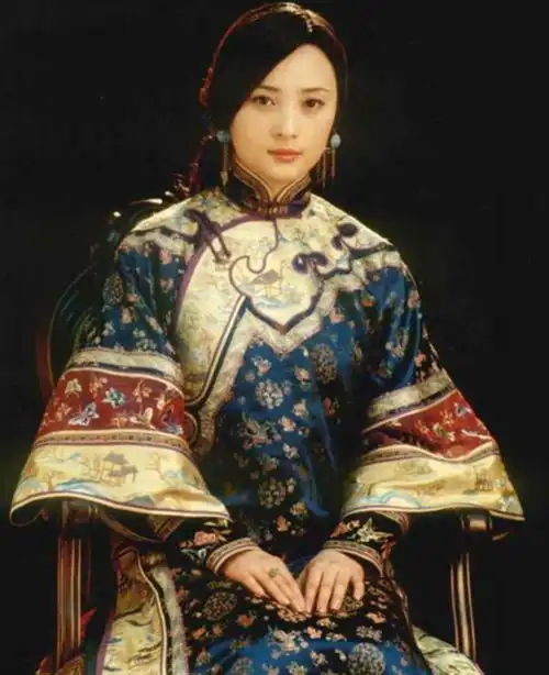 她是与溥仪离婚的皇妃,再婚6年丈夫才知真实身份,后来怎么样了
