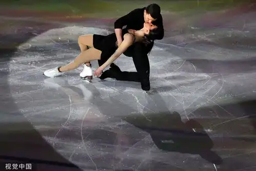 花样滑冰表演滑,特鲁索娃变身冰上神奇女侠