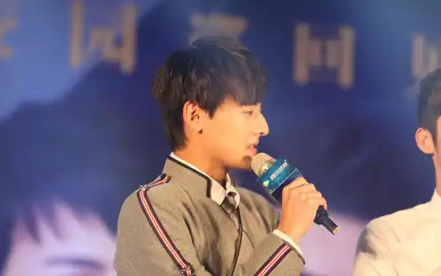 他是肖战最好兄弟,但是却不温不火,今终凭琉璃一炮而红