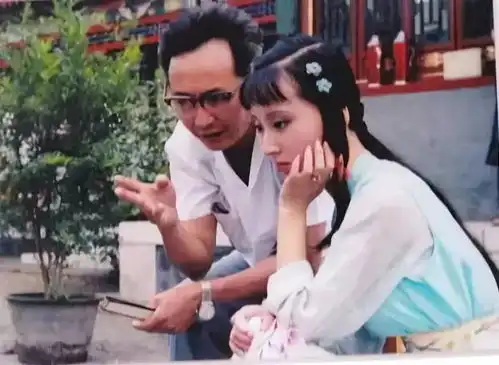 87红楼梦入选的第一人,不是四大主演,而是编剧在路上捡来的她
