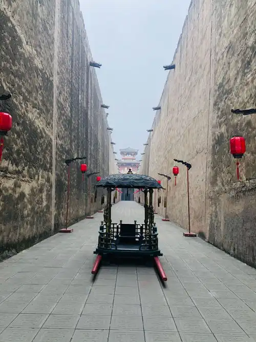 英雄不问出处,富贵当思原由,打卡横店影视城的秦王宫景区