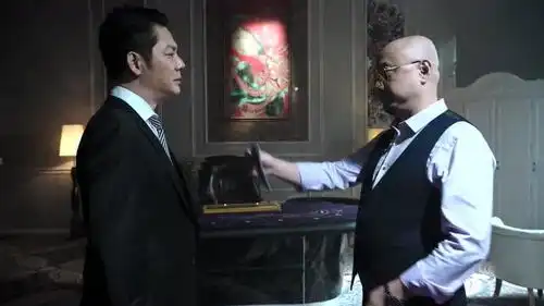 猎毒人照片上的人是什么身份,为什么徐峥和他都要找他
