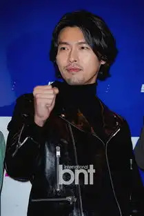 组图玄彬留长发蓄胡须亮相造型成熟大变样
