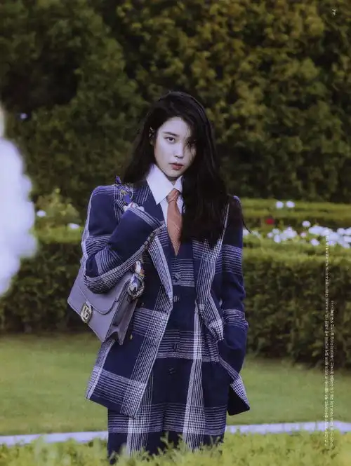 韩国知名艺人iu李知恩最新杂志照片