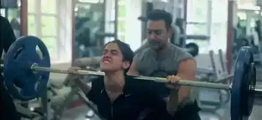 要被摔跤吧爸爸里剃板寸的法缇玛掰弯了可长发的她竟然这么女神