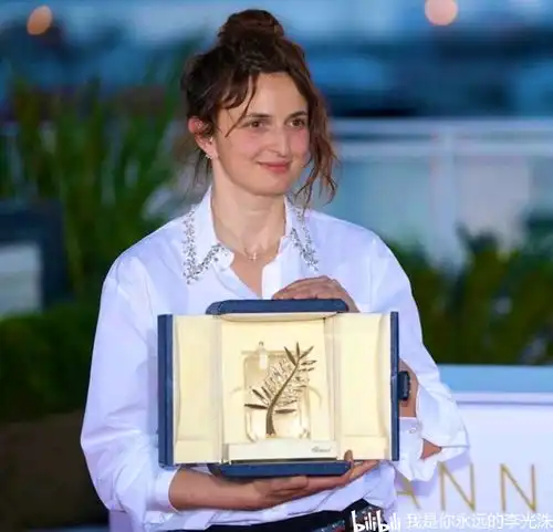 韩网热议寄生虫导演奉俊昊看哭三遍的幸福的拉扎罗剧情是什么
