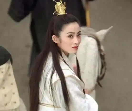 新倚天屠龙记开拍,男主颜值引众怒,张敏周芷若沦为网红脸
