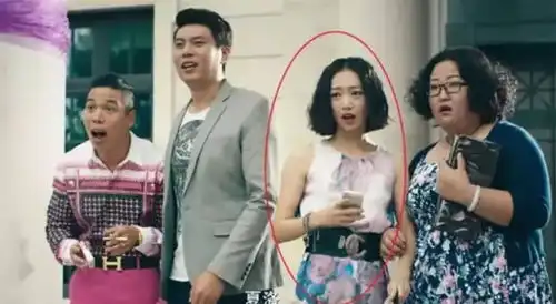 夏洛特烦恼谁说秋雅是校花当看到傻春旁边女生,美炸