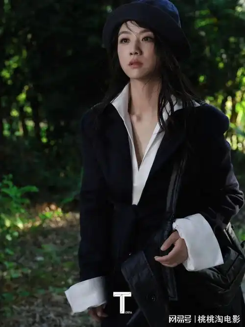 汤唯t杂志金九封面大片,经典风衣造型诠释早秋随性浪漫
