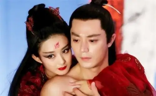 赵丽颖一手带红,夺走关晓彤荧屏初吻,如今却从一线沦十八线
