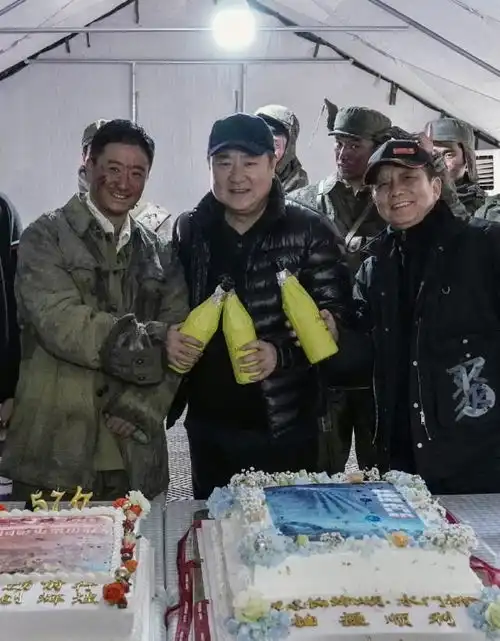 易烊千玺长津湖剧照曝光,满脸脏兮兮,已成影史票房第一
