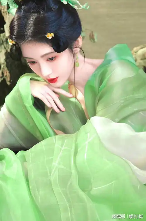 鞠婧祎小青蛇造型,美丽又妖孽