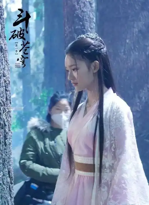 斗破苍穹将播,萧薰儿被吐槽,李沁造型辣眼,网友毁经典