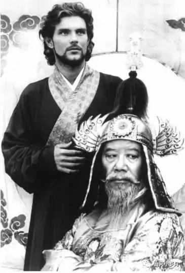 一个进过监狱演过末代皇帝的文化部副部长
