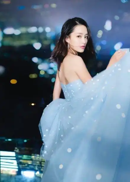 周冬雨调侃baby裙子是鱼鳞,倪妮紫裙像茄子,李沁是仙女吗
