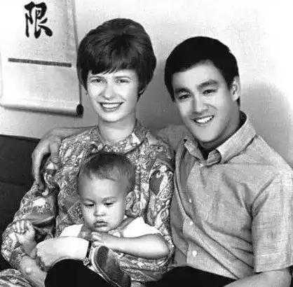 从不良少年到武术宗师影视巨星,李小龙短暂而传奇的一生
