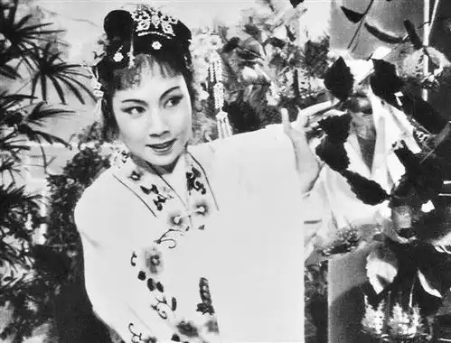 花地百家潮剧大家姚璇秋春天来了,我愿做一名浇花人
