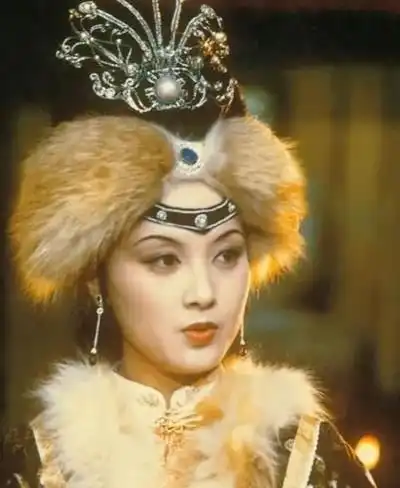 年轻观众只能看到她俩如今的模样,她们年轻时候的样子,惊艳众人