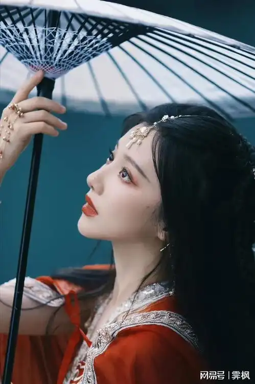 王鹤润写真壁纸,莲花楼里最美的角丽谯大美女
