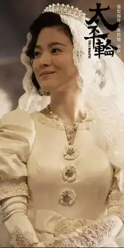 电影里的人可以想穿什么就穿什么嘛