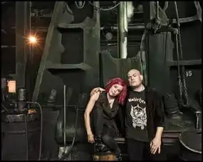 他们导演了黑客帝国,v字仇杀队,还一起变性当姐妹