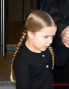 发型这么潮的她不满足于随便坐坐头排
