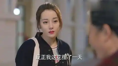 柏海与凌凌七助人为乐,同框插花甜蜜镜头,众人赶来吃狗粮
