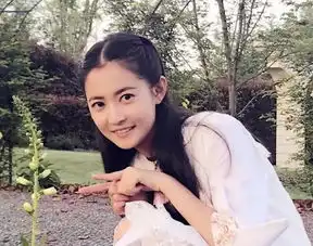 一直演配角的她,凭借倚天屠龙记大放光彩,超越祝绪丹成为女神