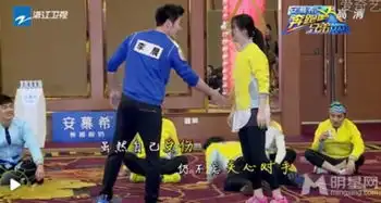 李晨遭范冰冰狂虐仍暖男亲密互动引网友热议