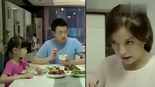 虎妈猫爸女儿哭闹不愿意自己刷牙,虎妈强行给反锁在卫生间
