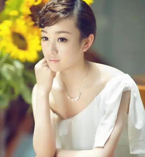 她是古典美女,却在事业当红爆出当小三,整容,今32岁活成这样