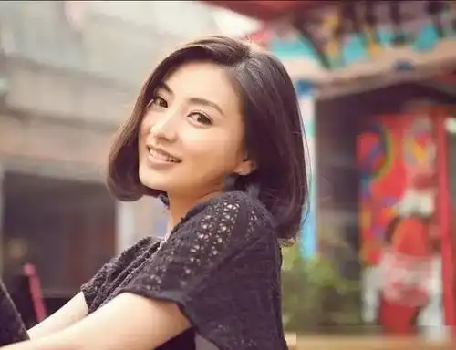 沈眉庄斓曦当红时选择嫁给歌手,如今一家生活很幸福
