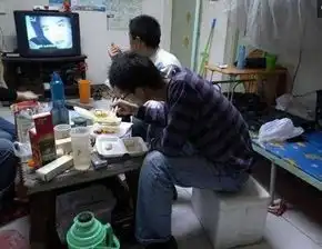 盘点各国的蜗居方式香港笼屋租金竟贵过豪宅
