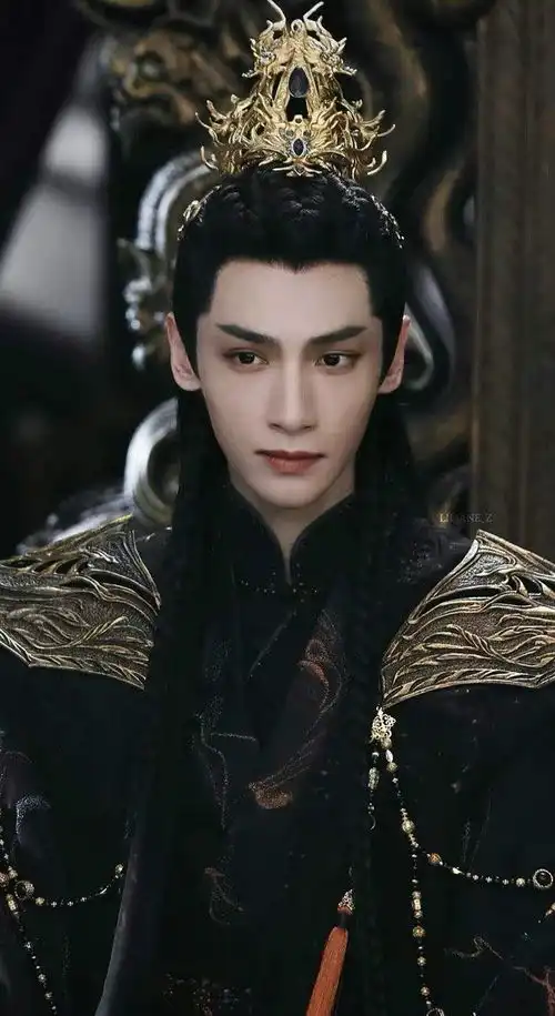 服化道天花板长月烬明杀青,罗云熙的造型保密工作极好
