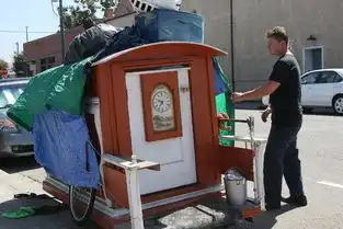 有一种小房子运动鼓励人逃离出租屋入住集装箱