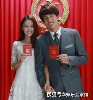 佟丽娅言承旭剧照曝光民政局前十指紧扣狂撒糖,羡煞旁人
