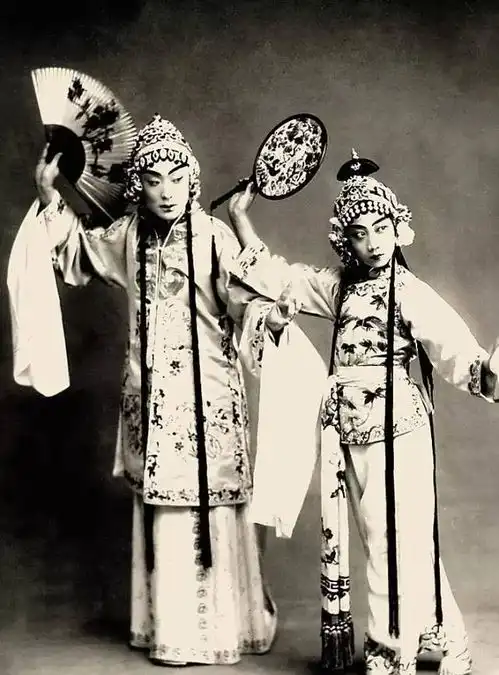 四小名旦之首李世芳被誉为梅兰芳接班人,26岁遭遇空难殒命